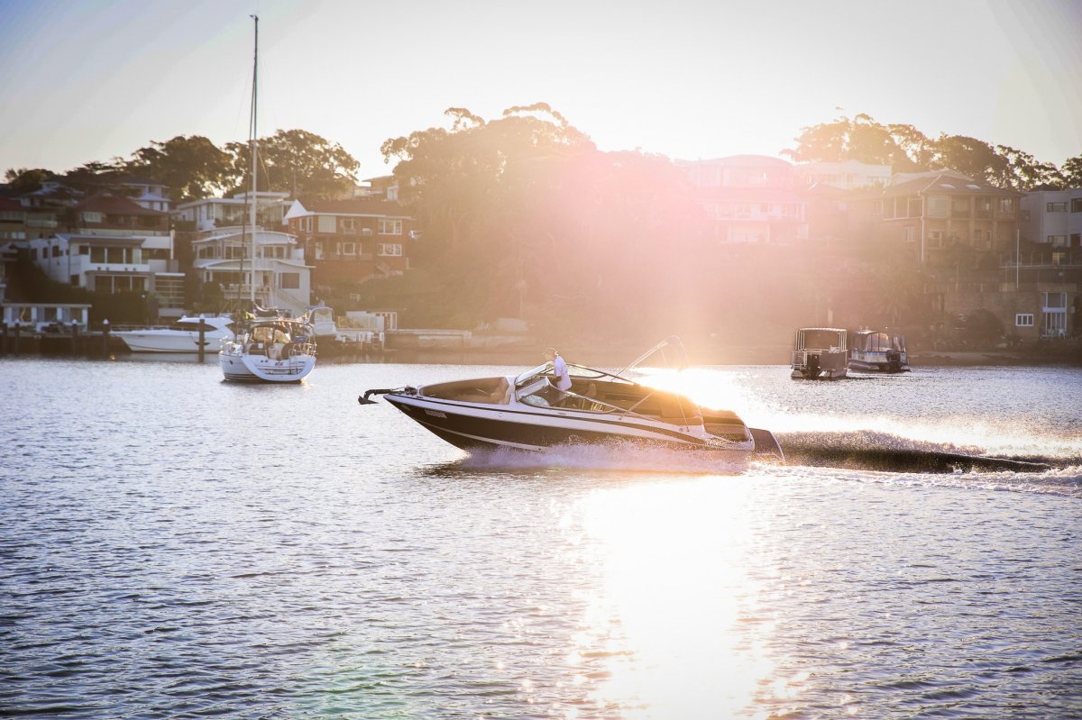 Regal 2500 LSR BOWRIDER