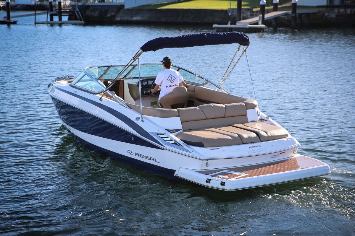 Regal 2500 LSR BOWRIDER