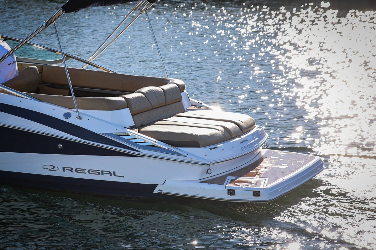 Regal 2500 LSR BOWRIDER