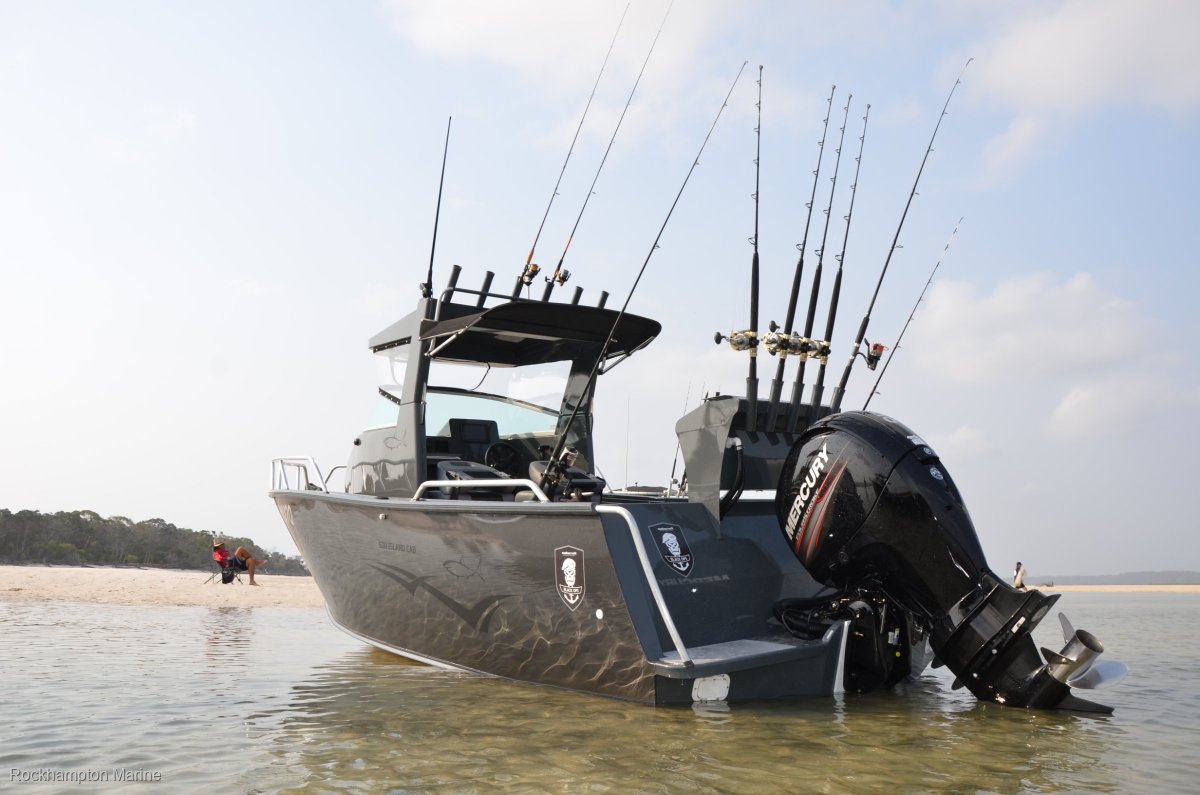 Makocraft 631 Island Cab HT Black Ops Edition offshore Package