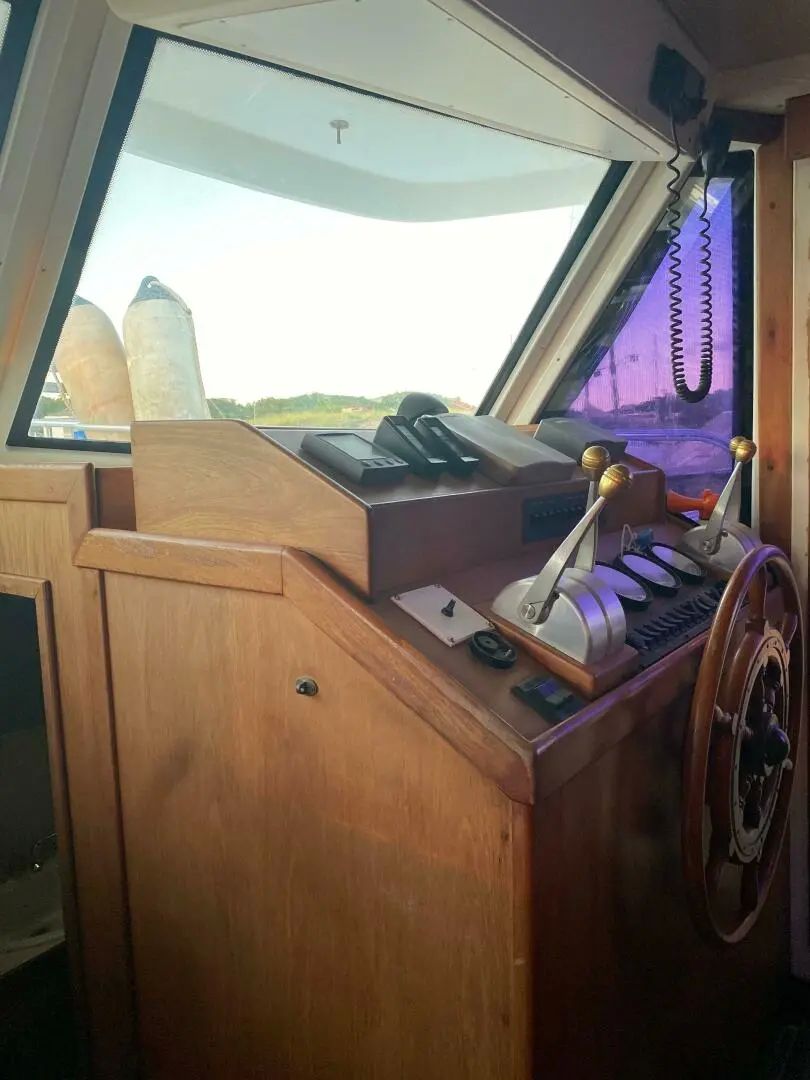 Mainship Sedan Bridge