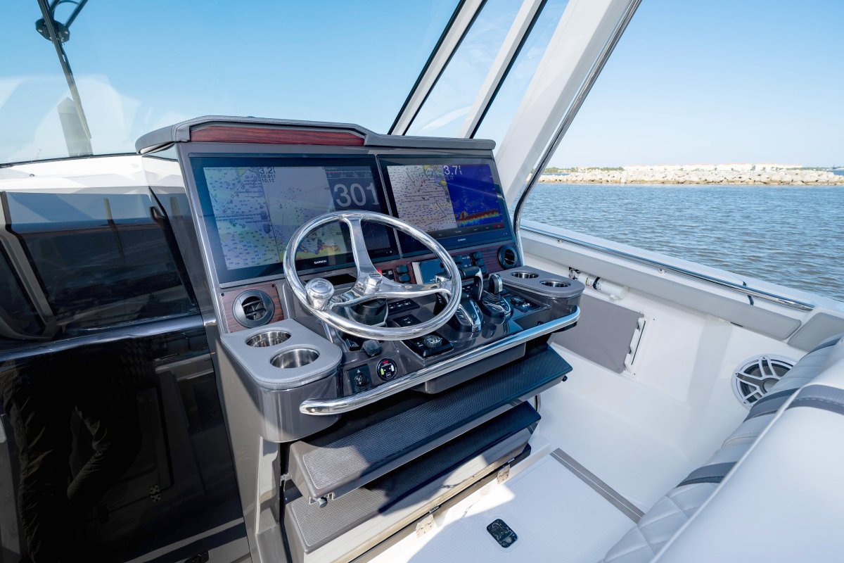 New Pursuit S428