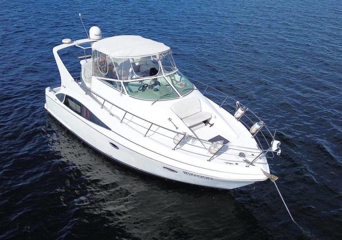 Carver 360 Mariner Shaft drive-just been slipped, new PPS shaft seals