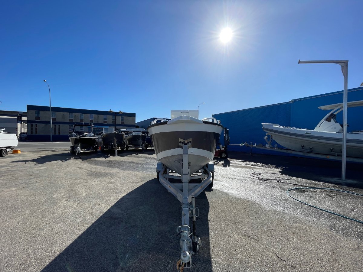 Lux Custom Boats 4600CC