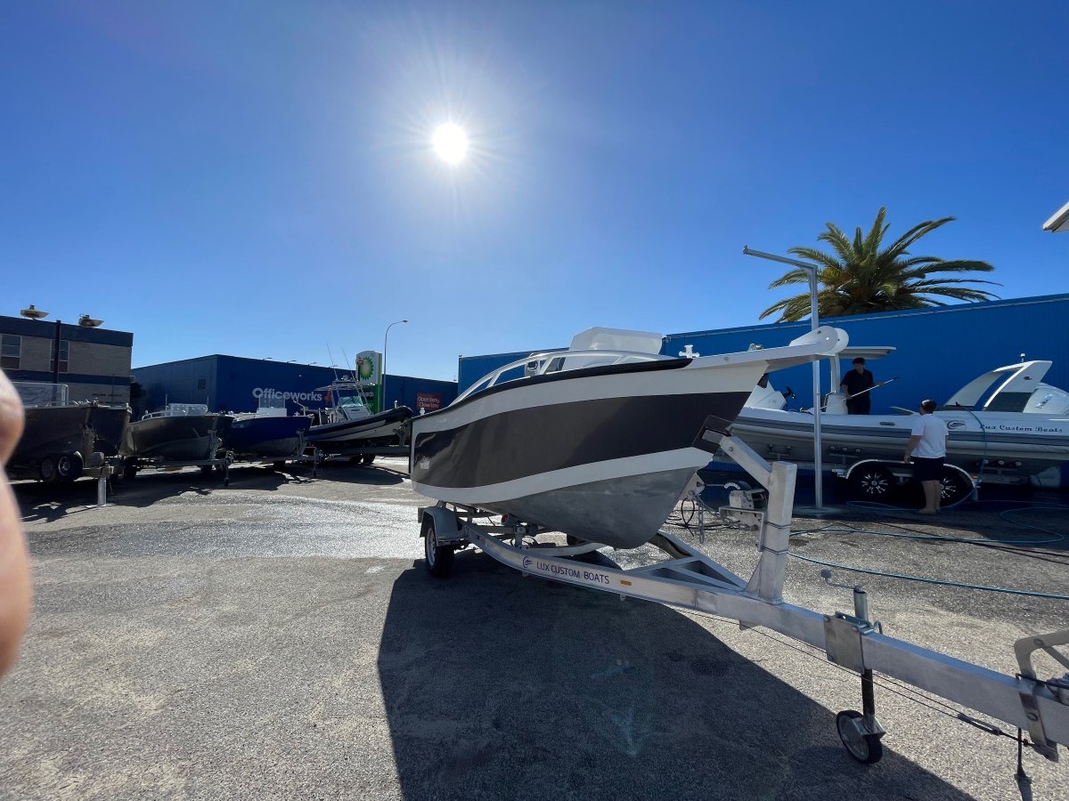 Lux Custom Boats 4600CC