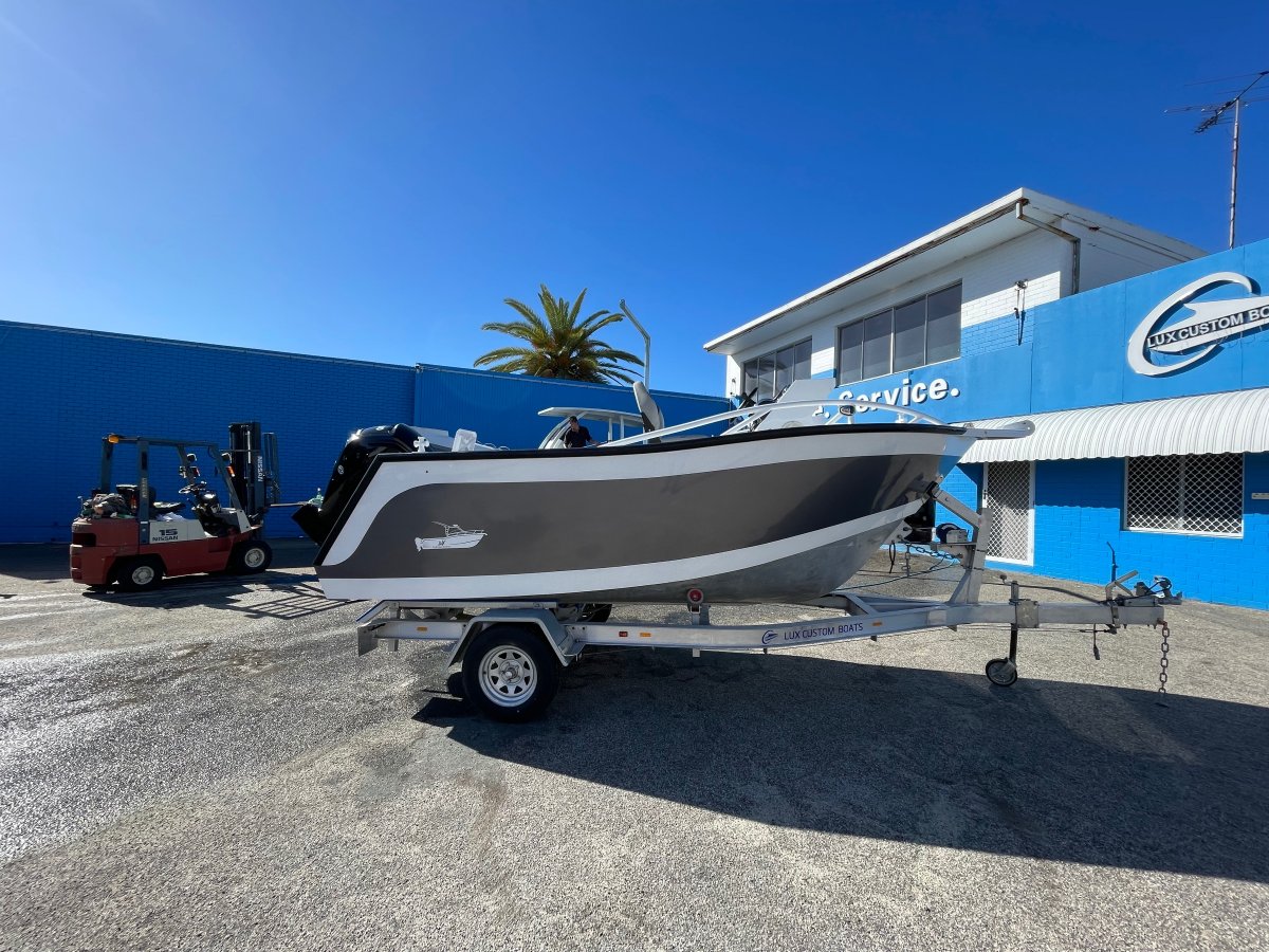 Lux Custom Boats 4600CC
