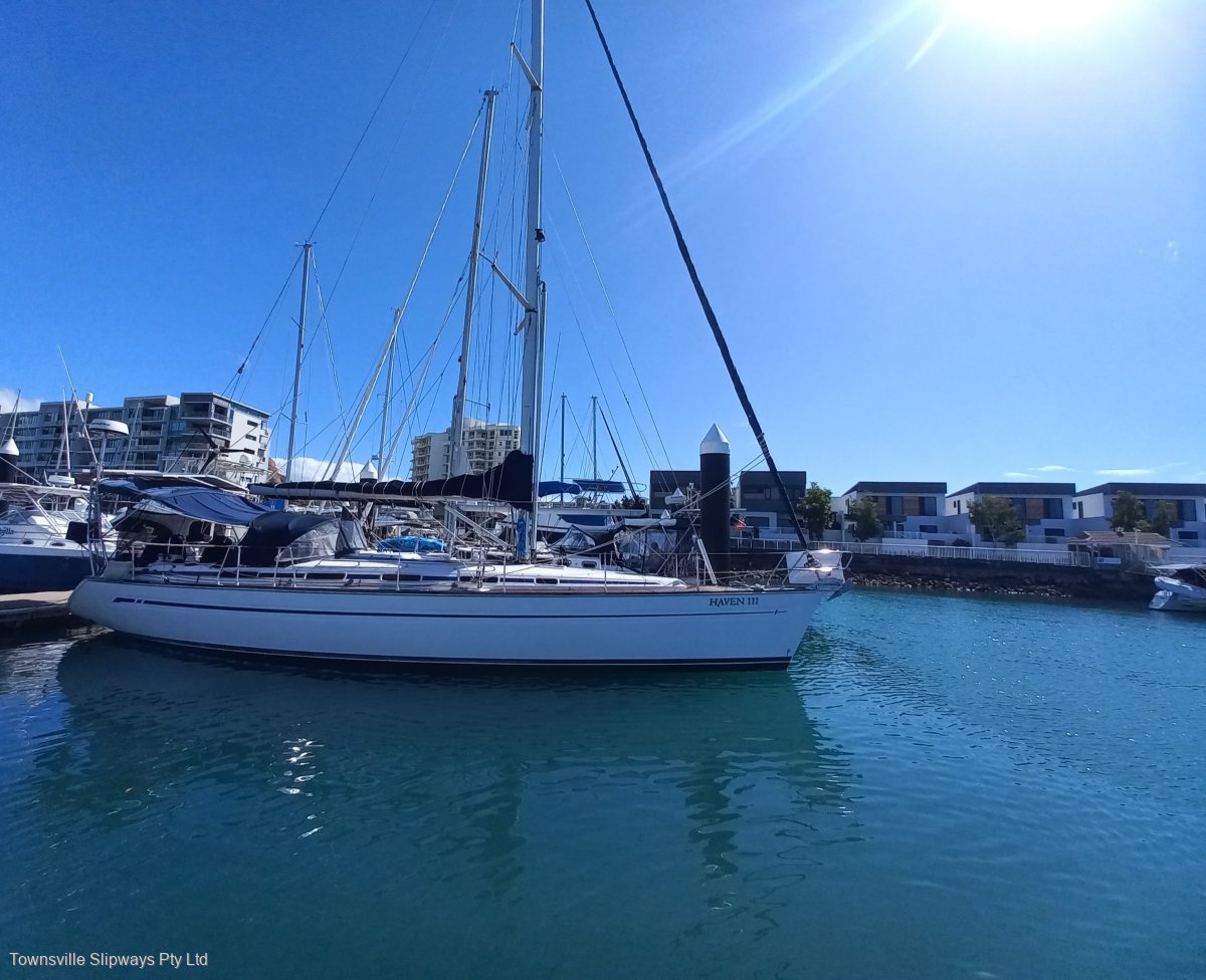 Bavaria 44