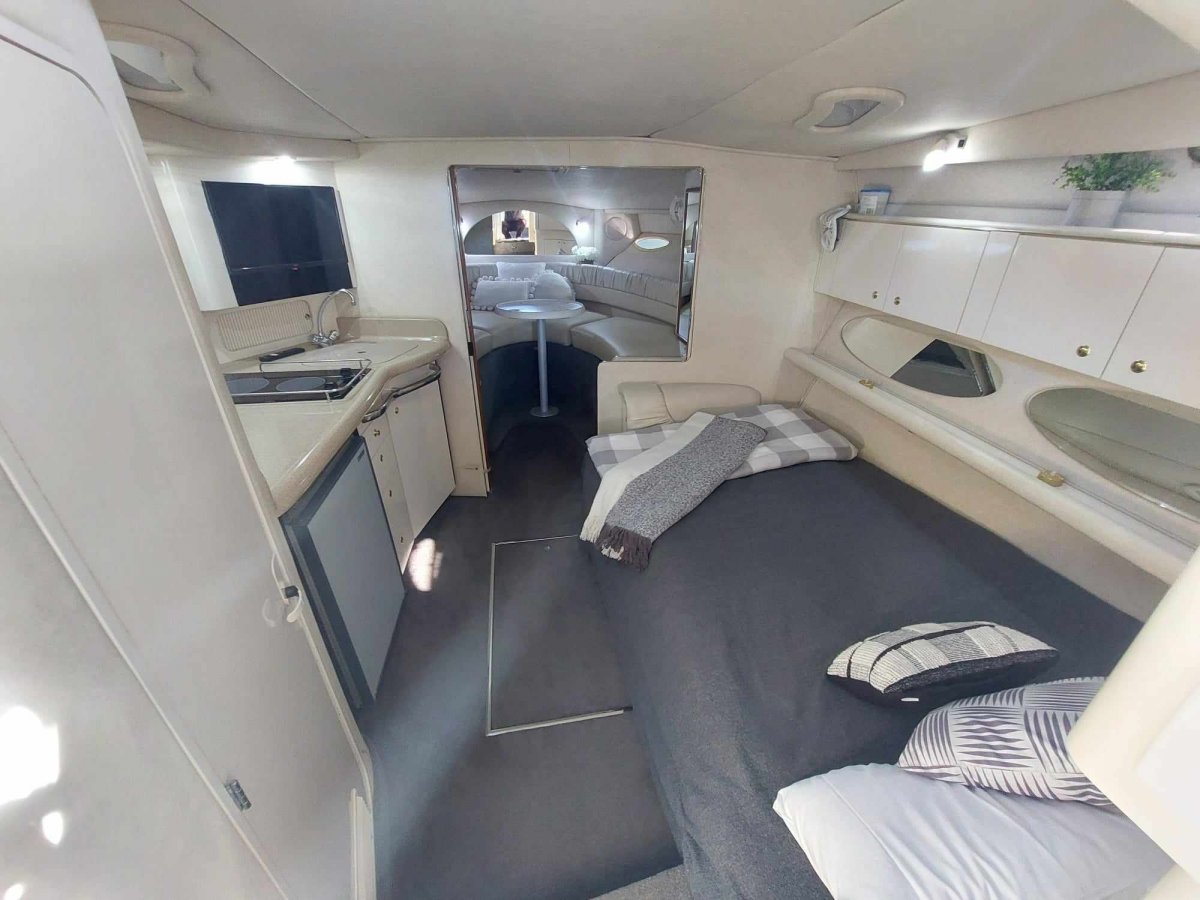 Sea Ray 3300 Express
