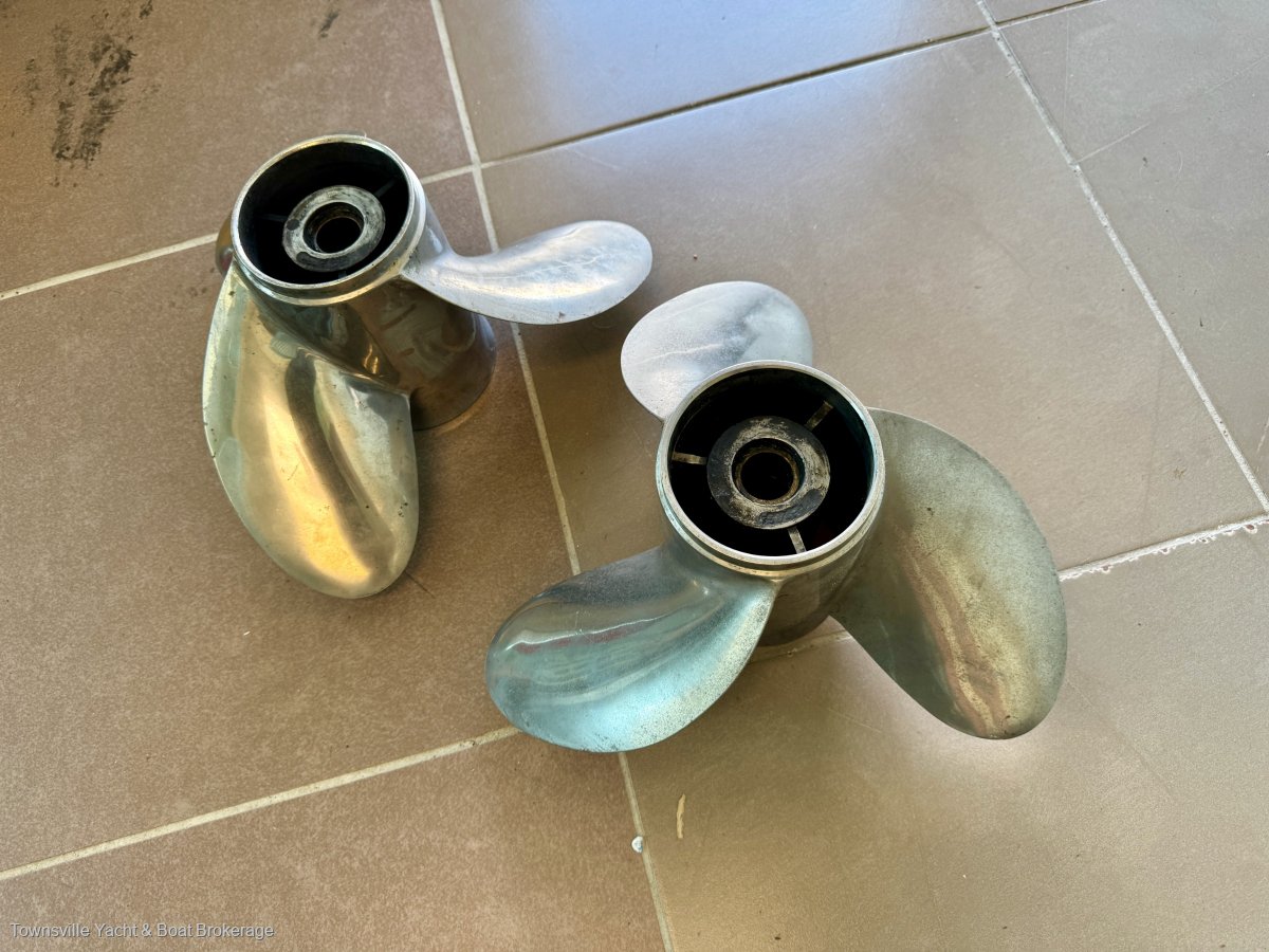 Yamaha Stainless Steel Propellers - 15 1/4 x 19M and ML