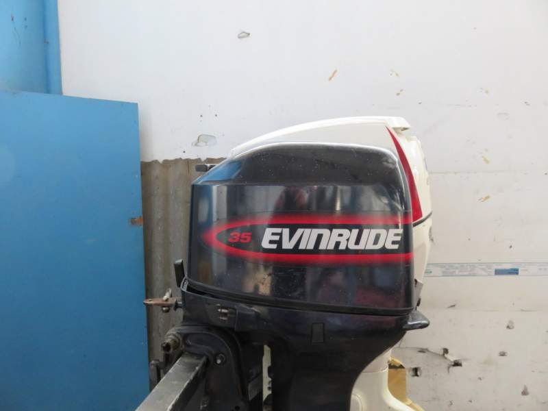 WRECKING 1998 MODEL 35 EVINRUDE
