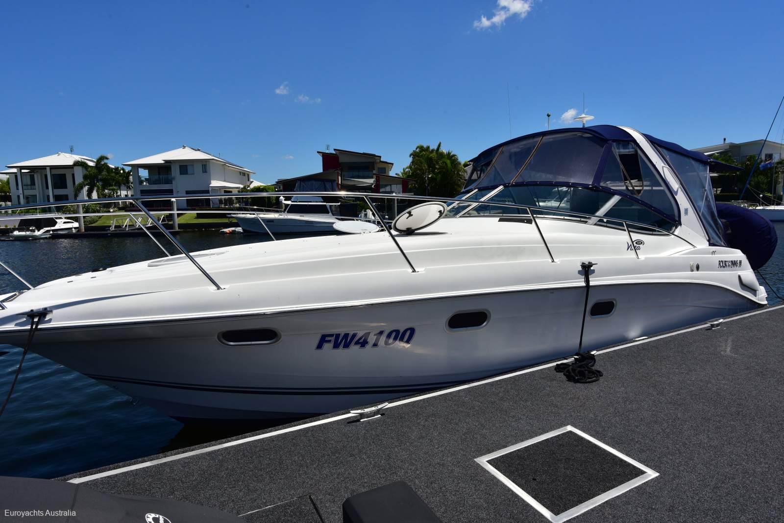 Four Winns Vista 328 Excellent Family Boat