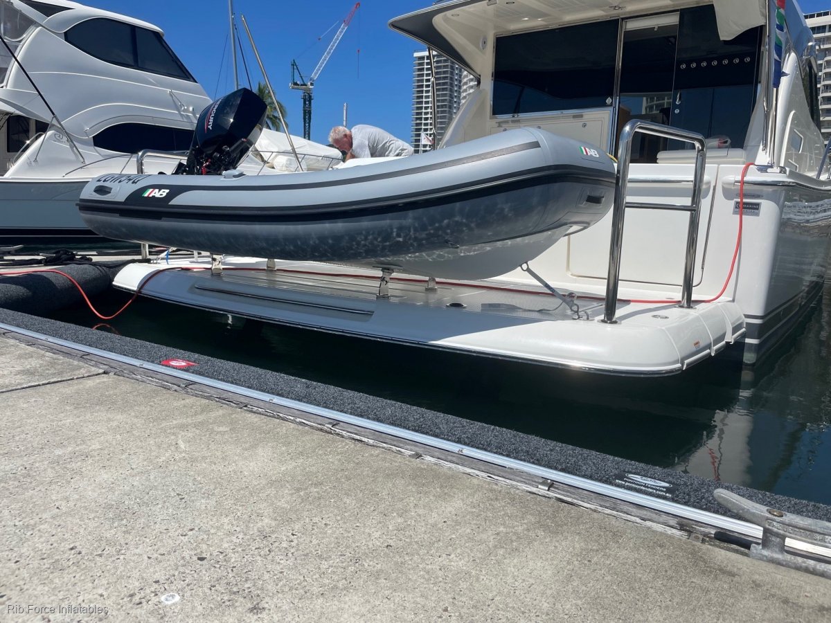 AB Inflatables Navigo 10 VS Premium Super yacht tender:AB Navigo Vs 10