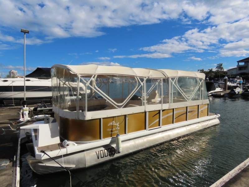 Runaway Bay Pontoon Boats 8m