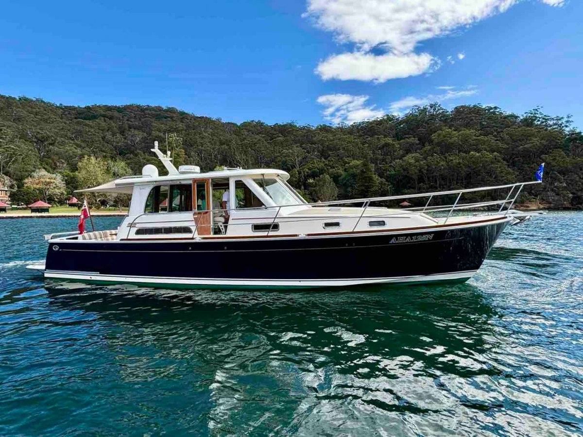 Sabre Motor Yachts 42 Salon Express