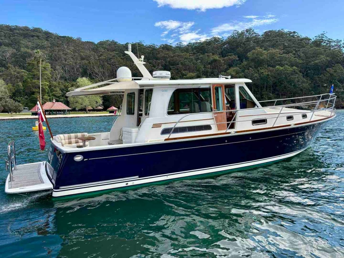 Sabre Motor Yachts 42 Salon Express