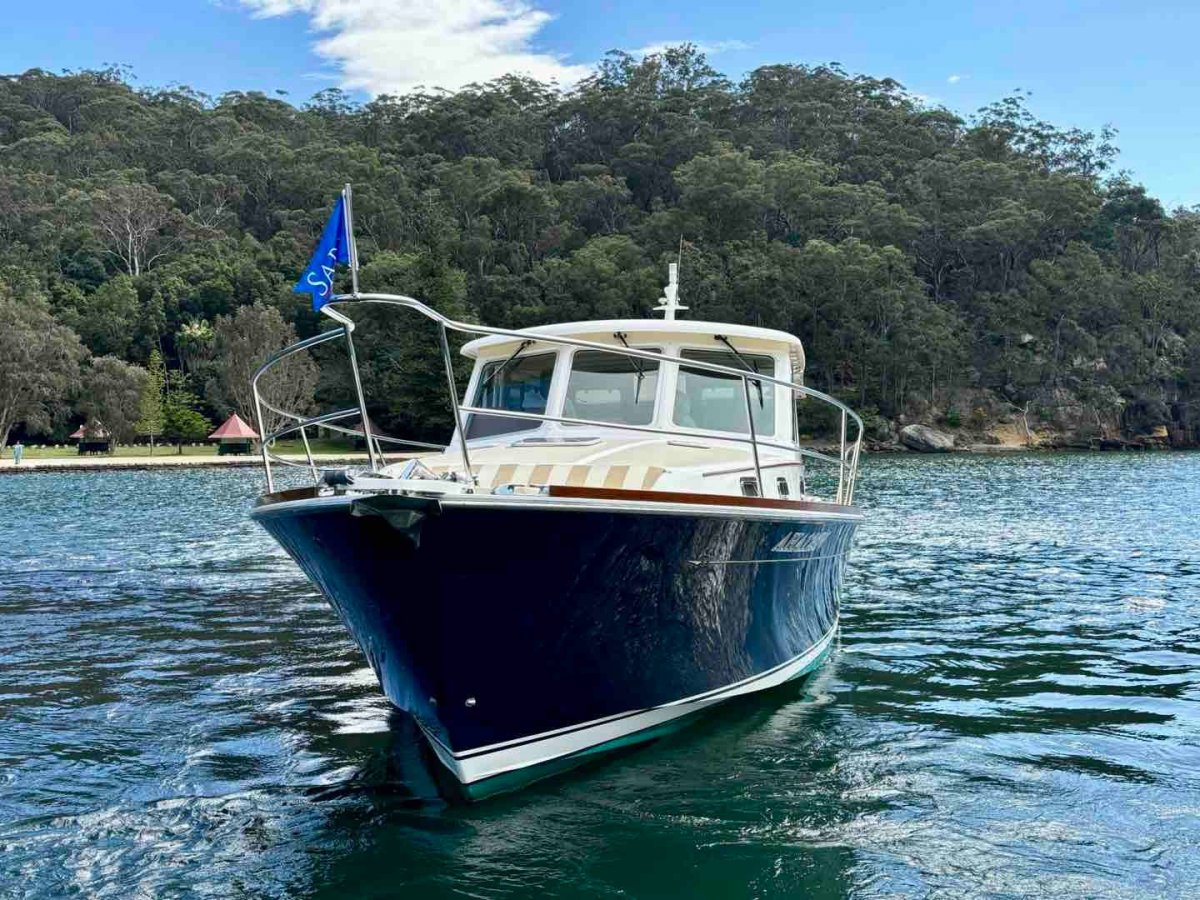 Sabre Motor Yachts 42 Salon Express