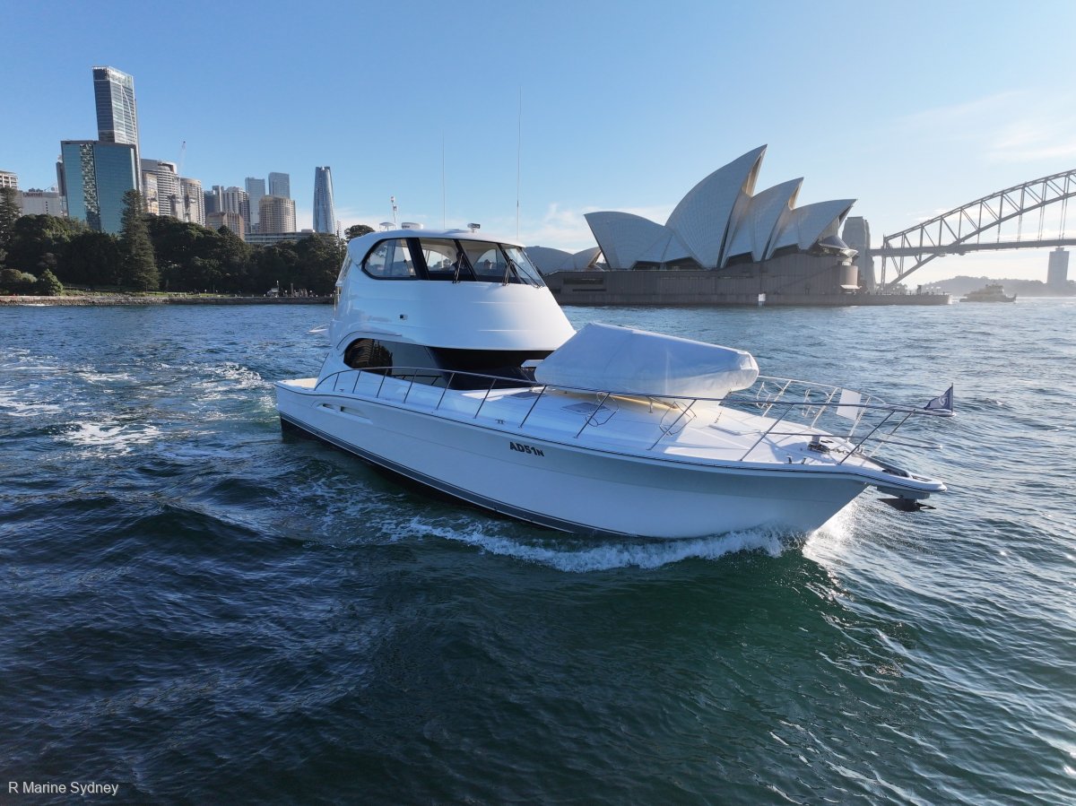 Riviera 51 Enclosed Flybridge