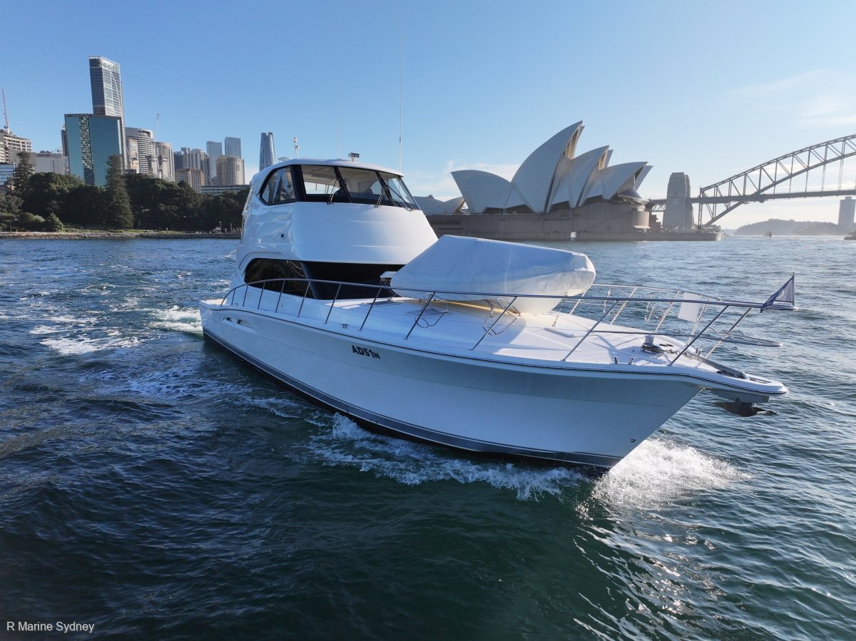 Riviera 51 Enclosed Flybridge