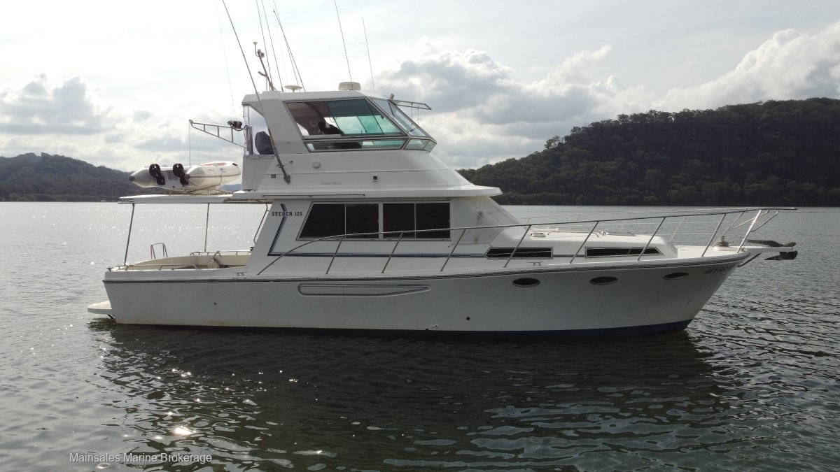 Steber 125 Limited Edition Enclosed Flybridge