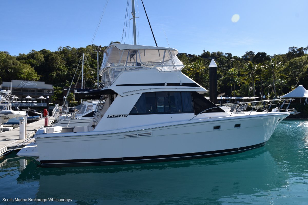 Riviera 42 Flybridge