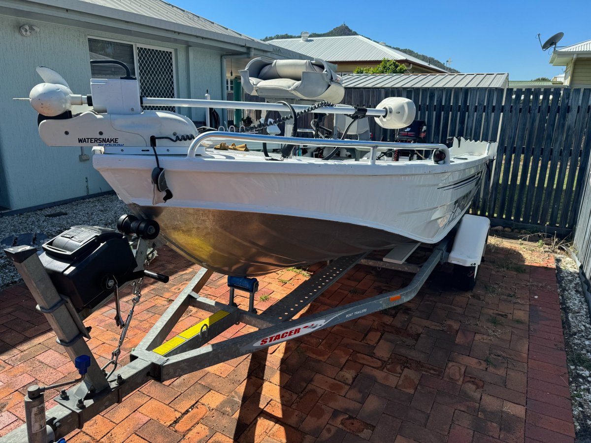 Stacer 399 Proline Angler:Front View