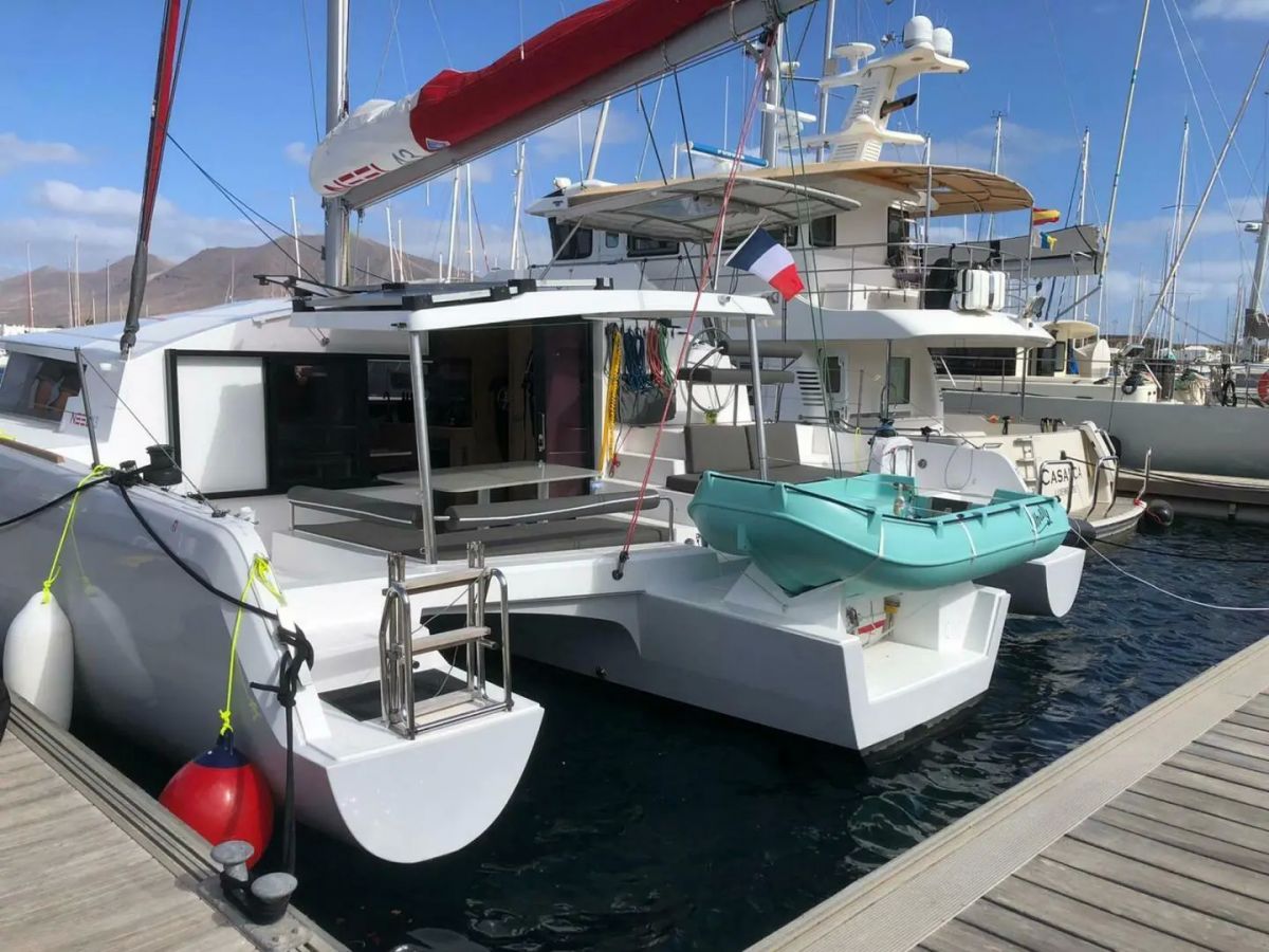 Neel Trimarans 43