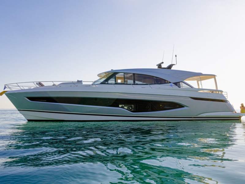 Riviera 6800 Sport Yacht Platinum Edition