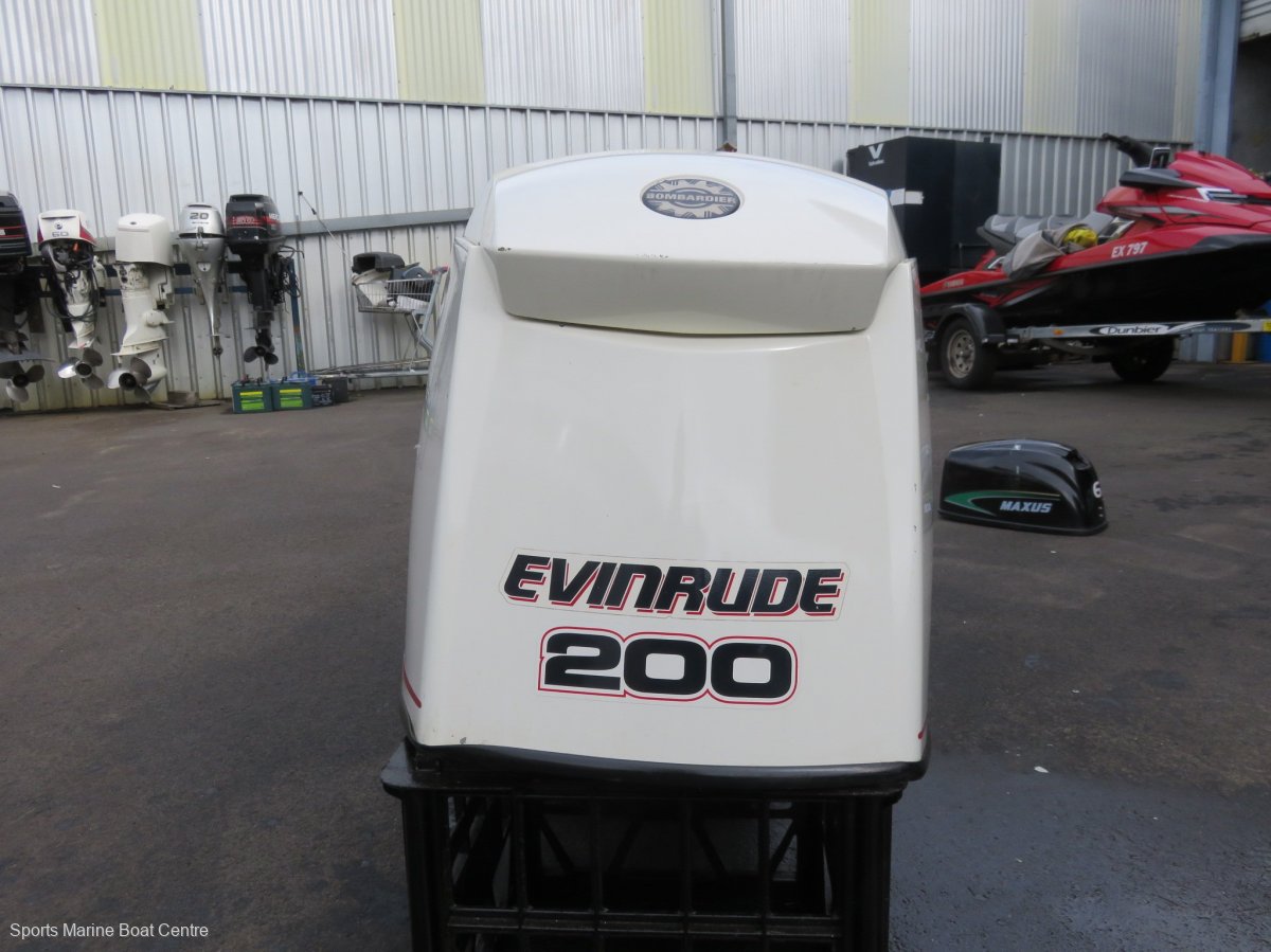 Wrecking 200 EVINRUDE ENGINE COWL