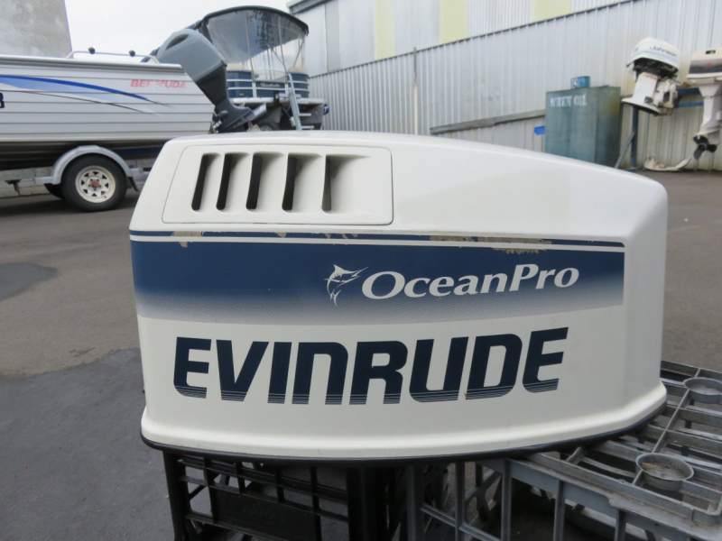 Wrecking 115 EVINRUDE ENGINE COWLING