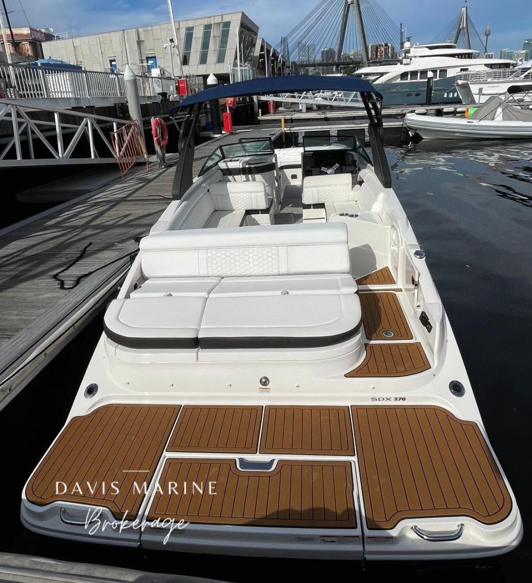Sea Ray 270 SDX - Like New! - Inc. Dunbier Trailer:2018 Sea Ray SDX 270