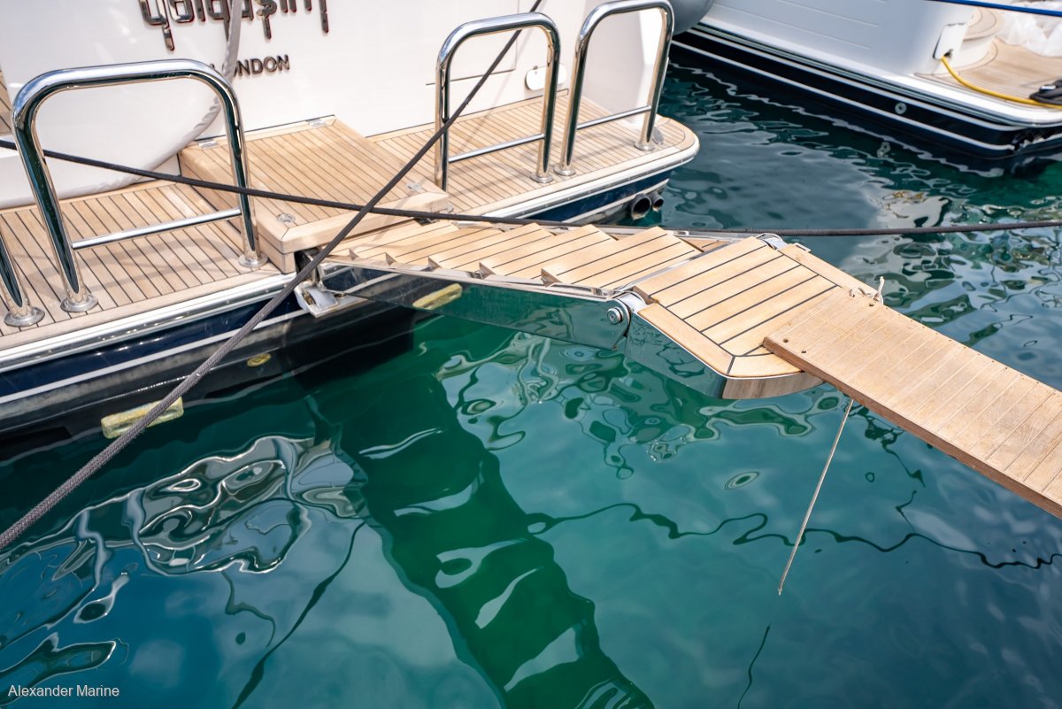 Offshore 80 Pilothouse
