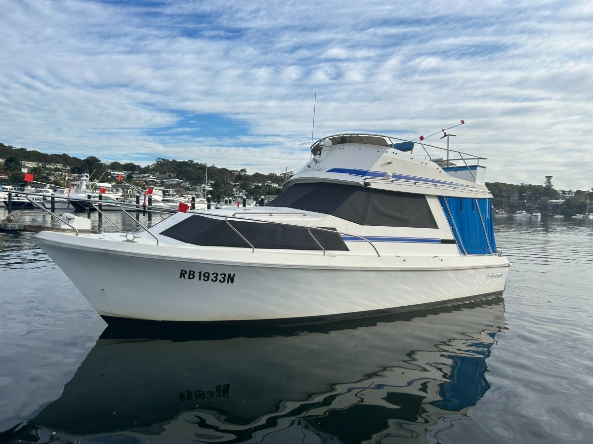 CruiseCraft Executive 800 Flybridge Cruiser