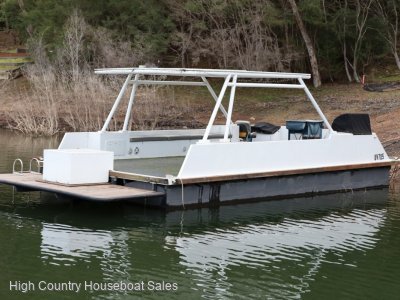 Dayboat on Lake Eildon