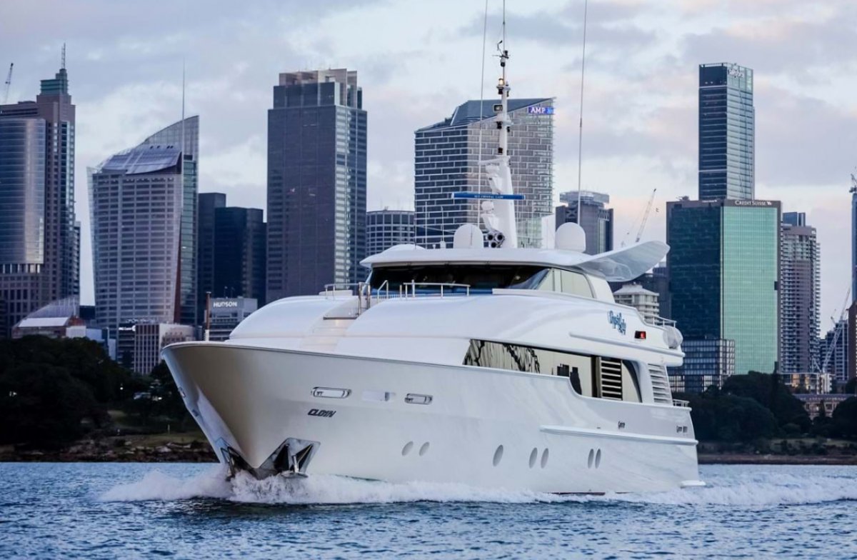 Warren 35M Motor Yacht