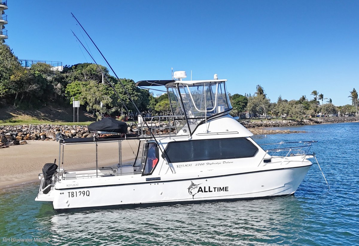 Kevlacat 3700 Flybridge Deluxe