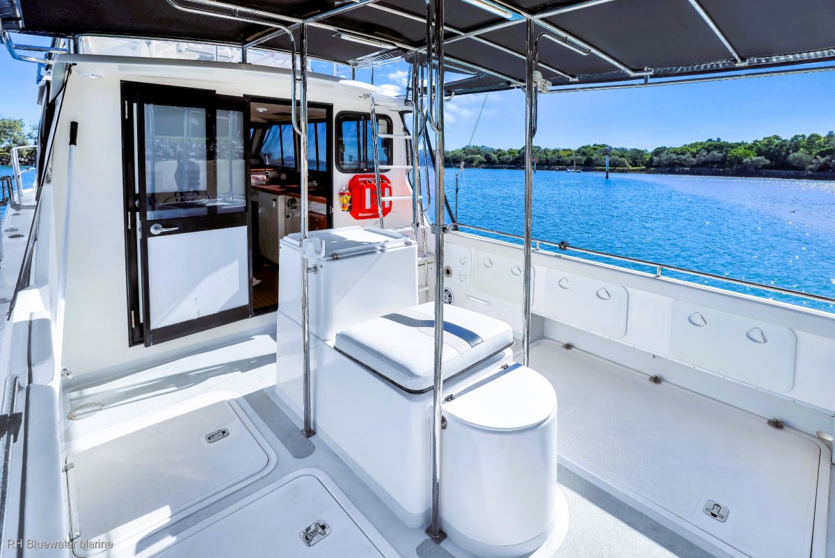 Kevlacat 3700 Flybridge Deluxe