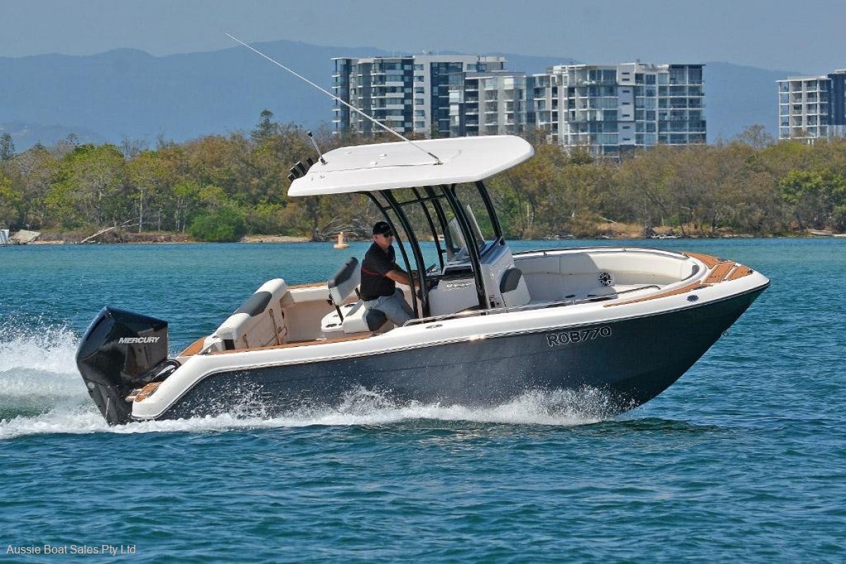 Robalo R222 Centre Console