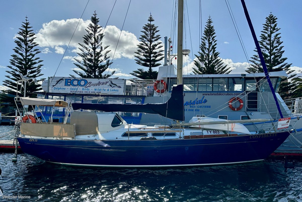 Camper & Nicholson 35