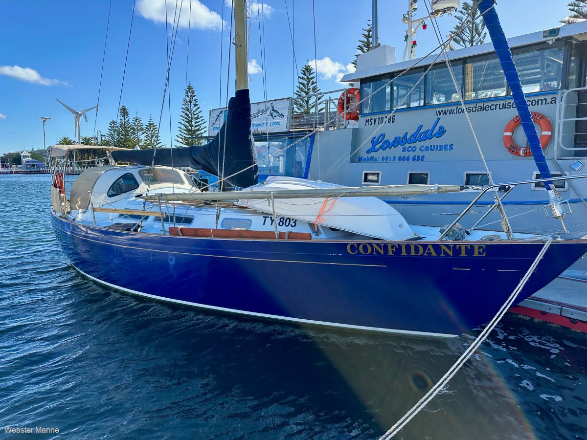 Camper & Nicholson 35