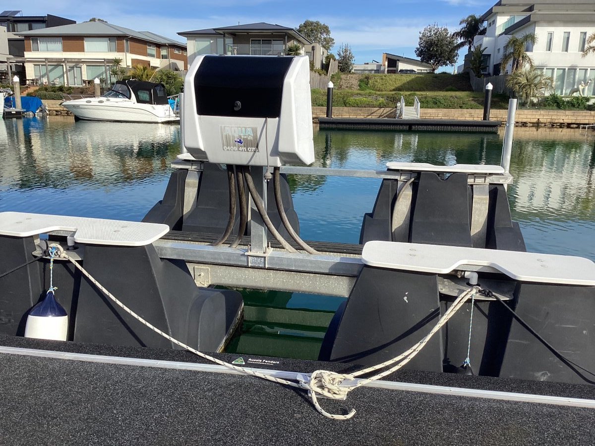 Aqua boat lift