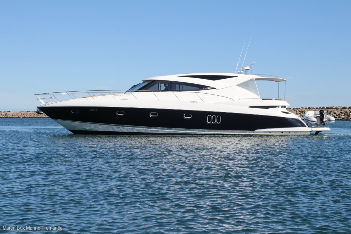 Riviera 5800 Sport Yacht