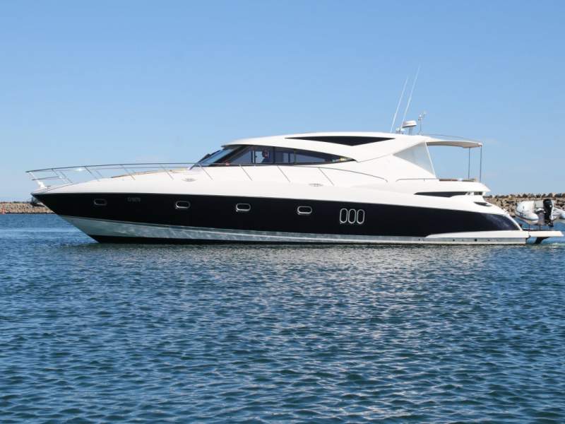 Riviera 5800 Sport Yacht