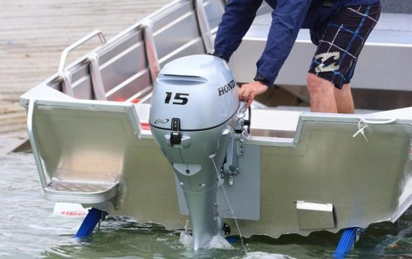 HONDA PORTABLE OUTBOARDS / 15- 20HP