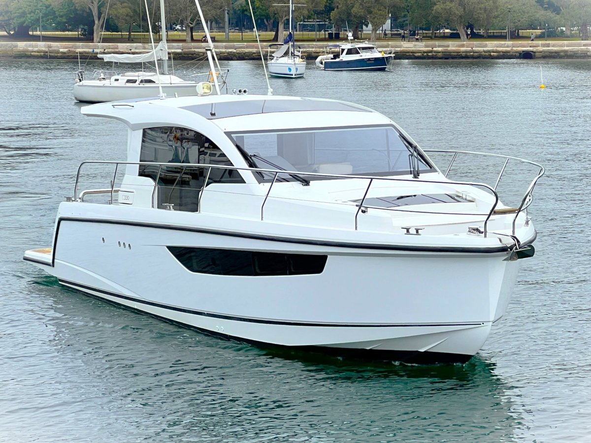 Sealine C330