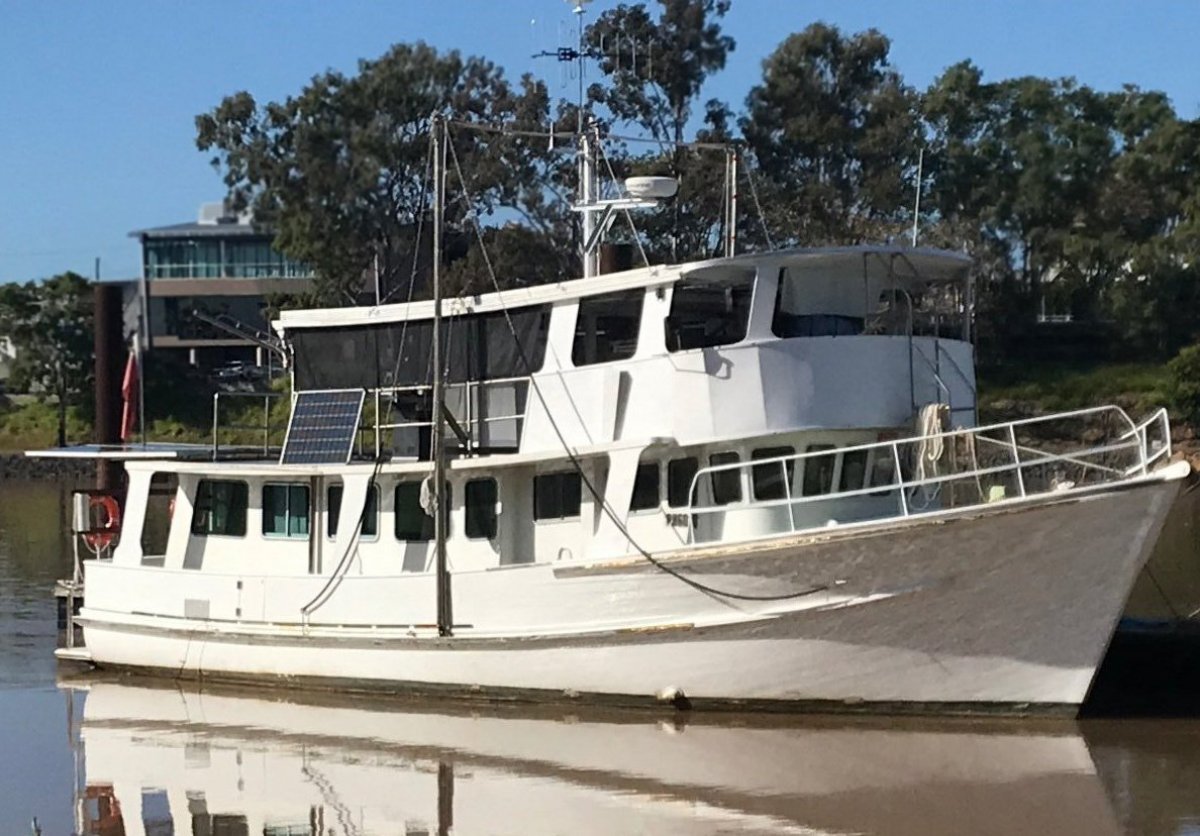CRUISING LIVEABOARD Ex-trawler