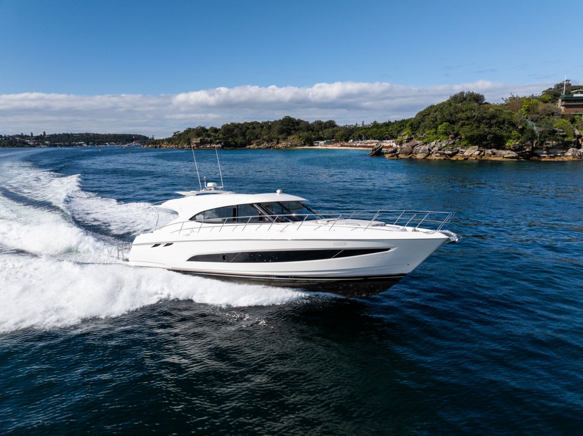 Riviera 5400 Sport Yacht 2017 Model