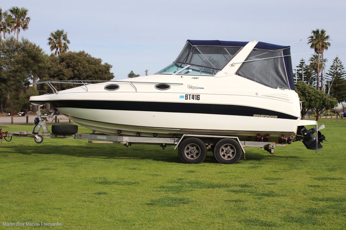 Mustang 2400 Clubsport with Dual Axle Trailer