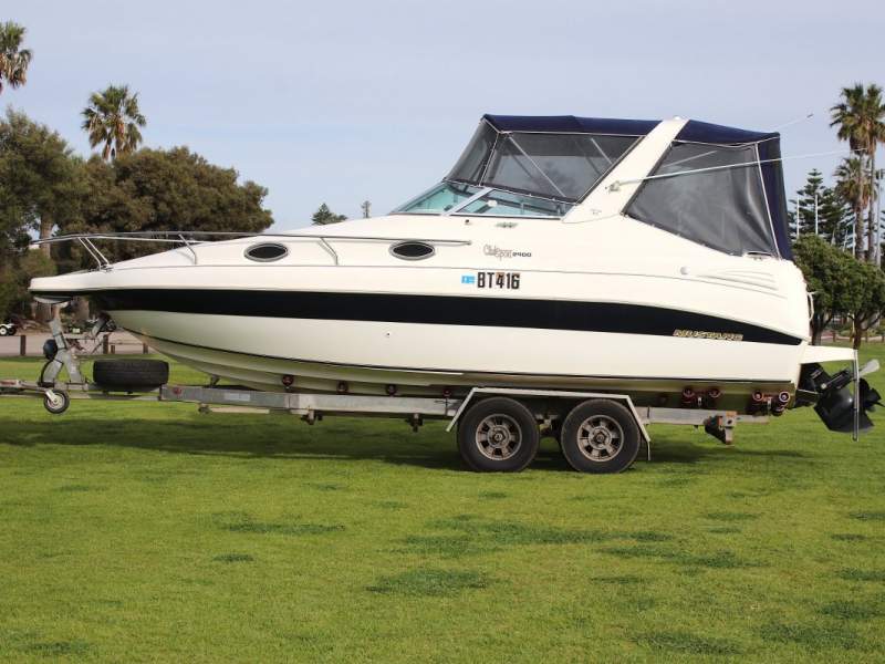 Mustang 2400 Clubsport with Dual Axle Trailer