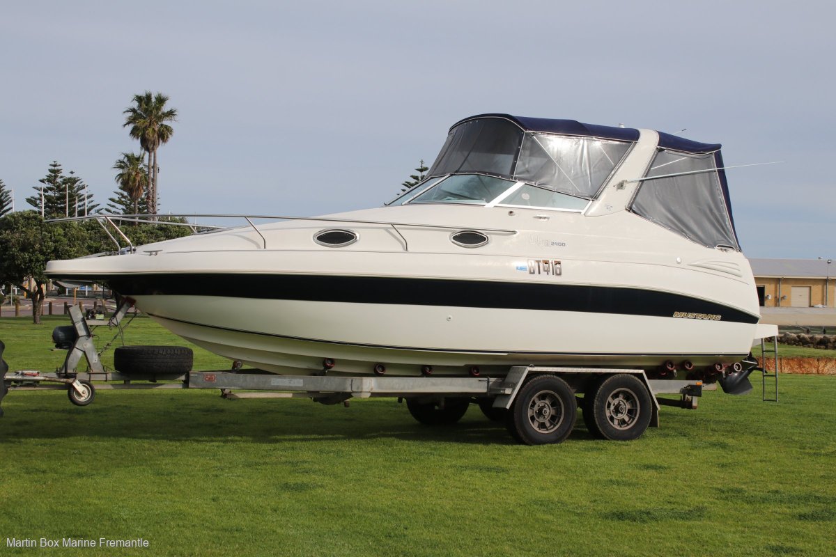 Mustang 2400 Clubsport with Dual Axle Trailer