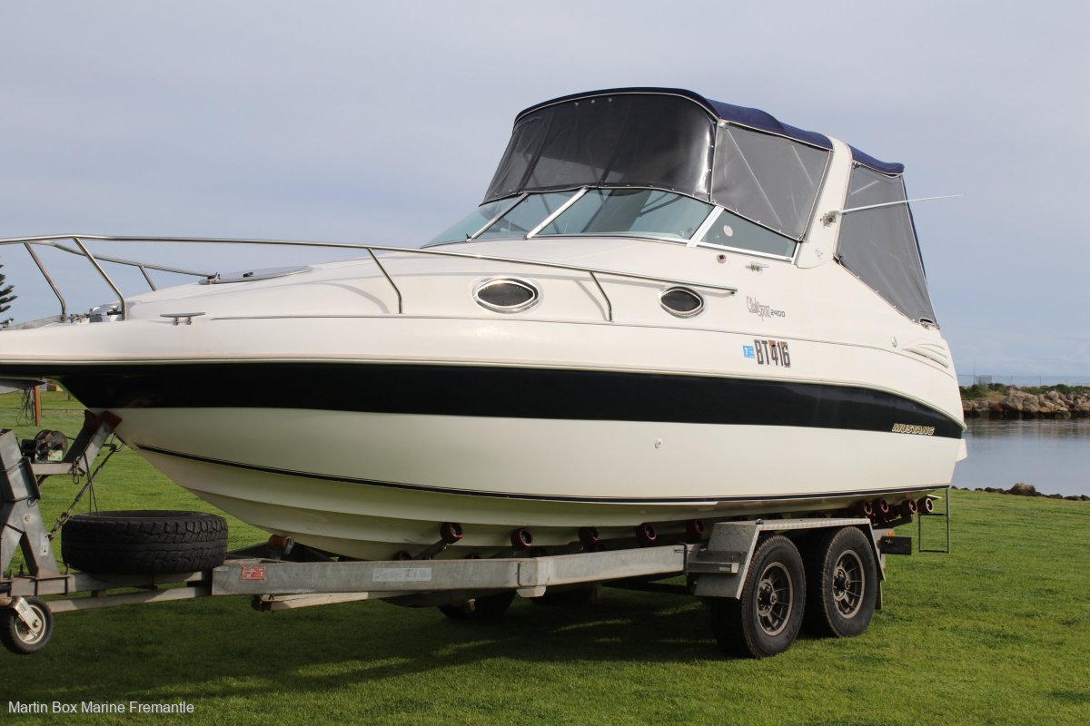 Mustang 2400 Clubsport with Dual Axle Trailer